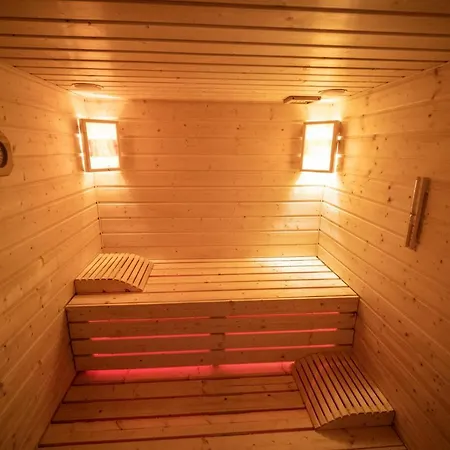 Dom Na Wzgorzu Z Widokiem Na Jezioro Z Balia I Sauna בית נופש