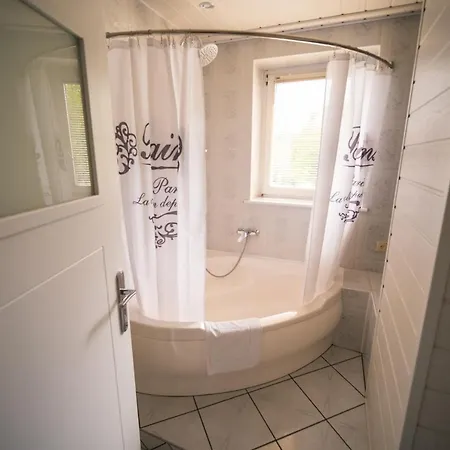 Dom Na Wzgorzu Z Widokiem Na Jezioro Z Balia I Sauna בית נופש Lipnica (Bytow)