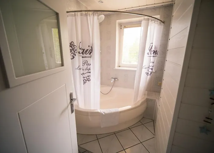 Dom Na Wzgorzu Z Widokiem Na Jezioro Z Balia I Sauna بيت للعطل Lipnica (Bytow)